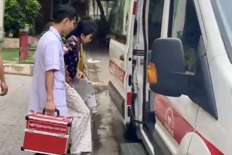 Bệnh viện điều xe cứu thương đưa đón thí sinh đi thi lớp 10